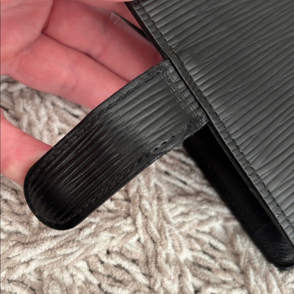 Louis Vuitton black Epi leather agenda cover - Picture 15 of 17